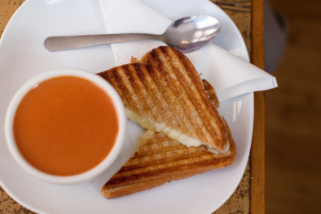 Grilled-Cheese-and-Tomato-Soup-608x405